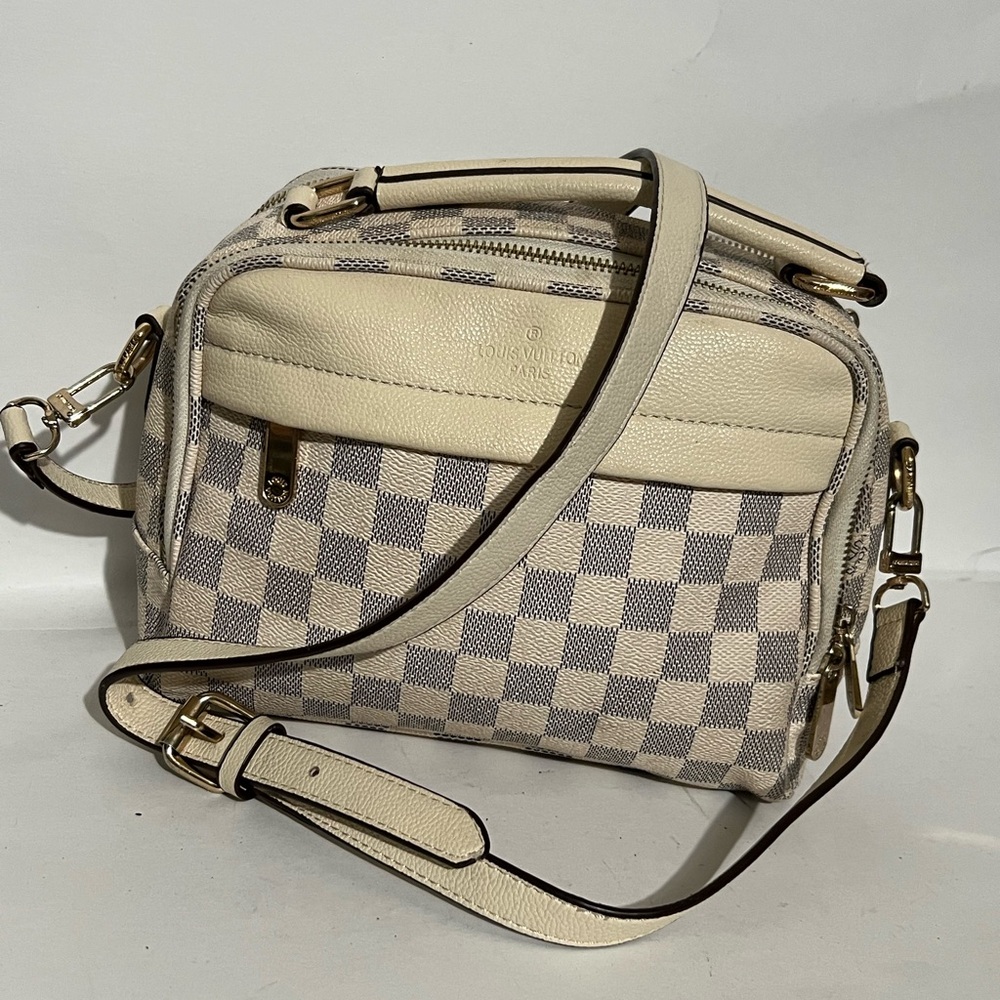 Beautiful Crossbody Bag in Cream
